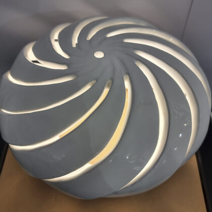 Lampada bianca lucida. Tagli modello Fontana con rotazione Coriolis cm 31x16