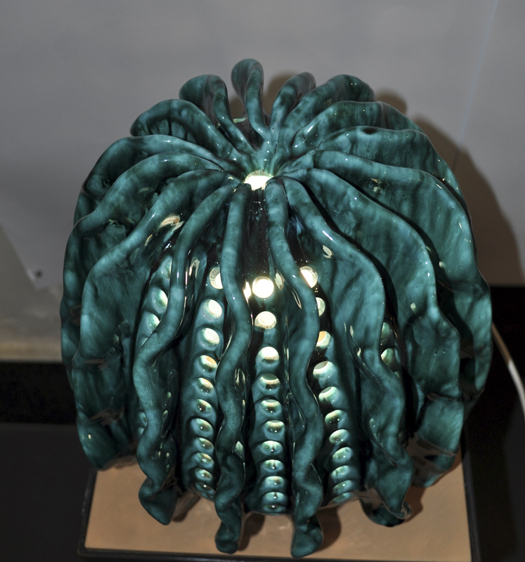 Lampada modello pianta grassa, alta colore verde ramina con applicazioni e traforatura misure 32x30 - immagine 2