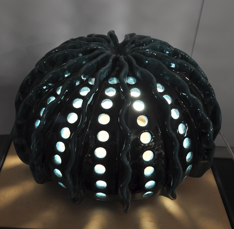Lampada modello pianta grassa, colore verde ramina con applicazioni e traforatura misure 30x18 - immagine 2