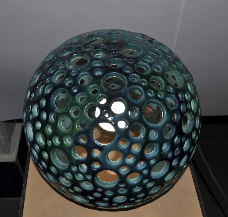 Lampada palla colore verde ramina forata in vari diametri cm 30 x 27 - immagine 2