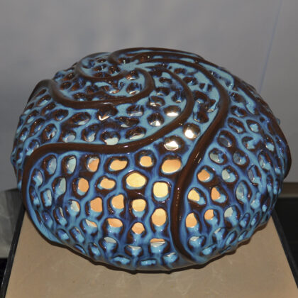 Lampada traforata modello Polipo colore blu giapponese cm 33x17