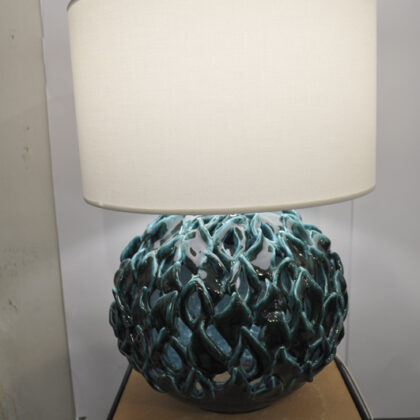 Lampada con paralume  traforata lavorazione a foglie  colore verde