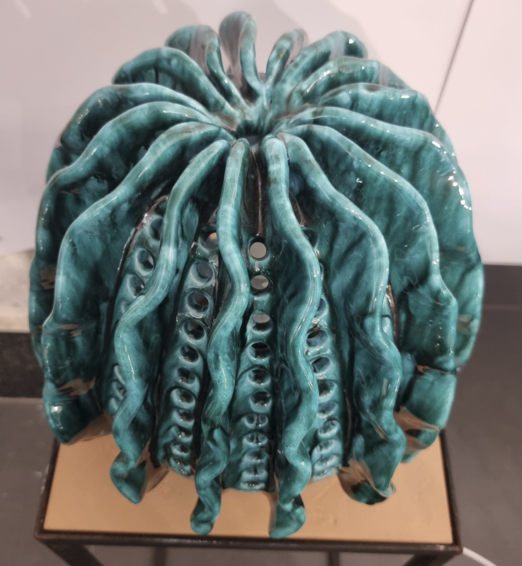 Lampada modello pianta grassa, alta colore verde ramina con applicazioni e traforatura misure 32x30 - immagine 4